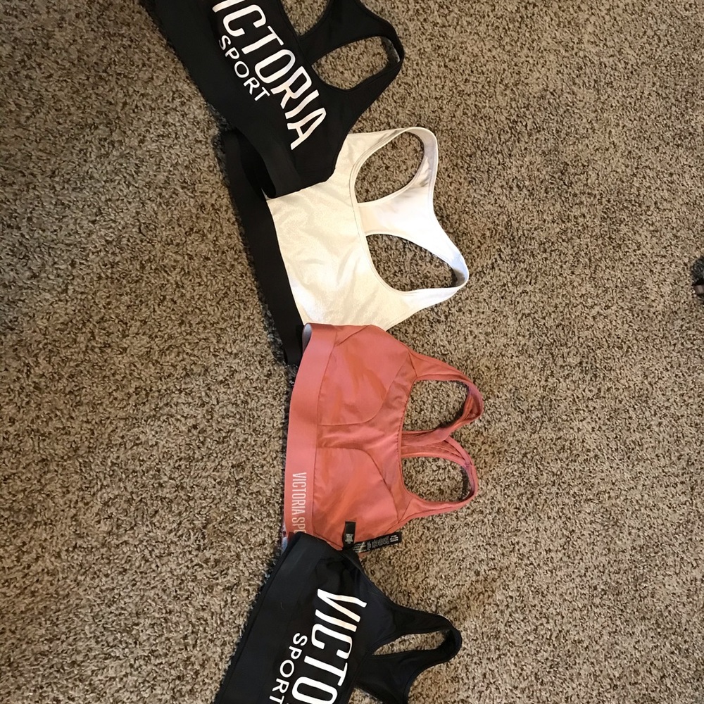 4 Victoria Sport bras